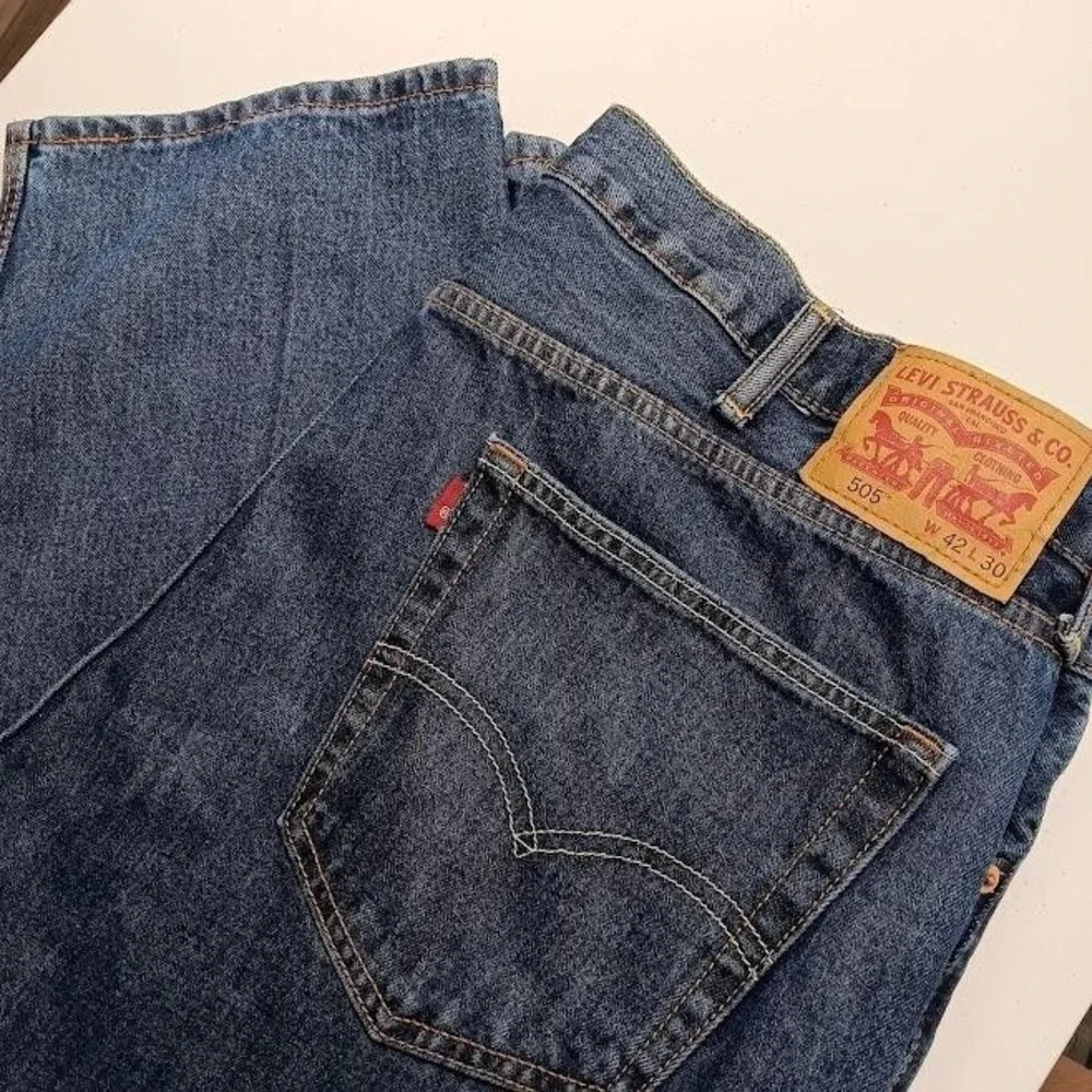 Levis 505 Jeans Mens 42x30 Blue Denim Straight Leg Classic Fit Medium Wash Pants